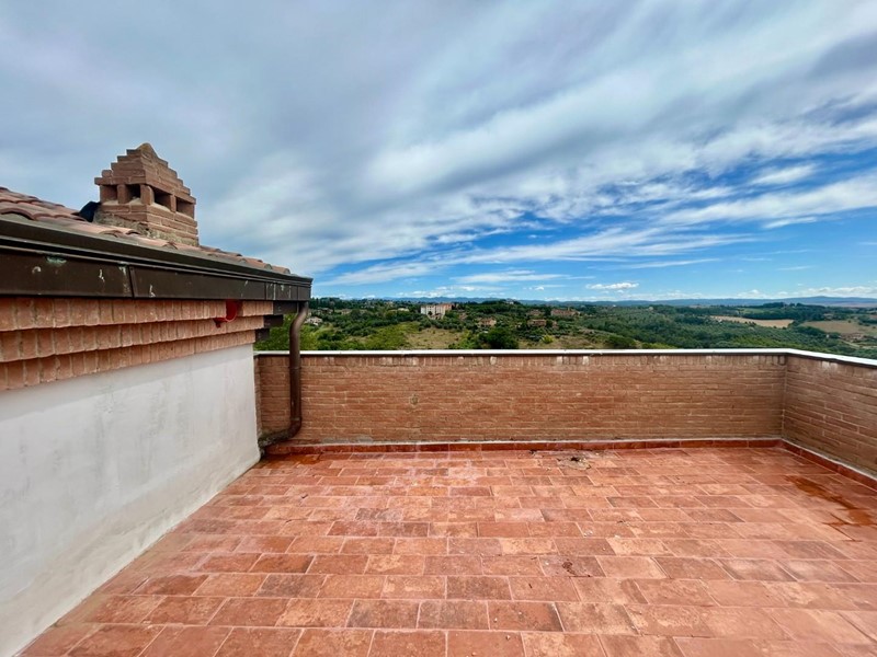 Casa Semi Indipendente in Vendita a Siena, 740'000€, 195 m², con Box