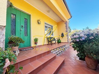 Casa Indipendente in Vendita a Rosignano Marittimo, zona Vada, 329'000€, 100 m², con Box