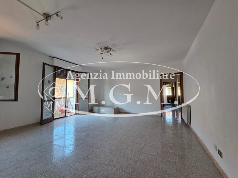 Trilocale in Vendita a Santa Maria a Monte, zona Ponticelli, 129'000€, 70 m², con Box