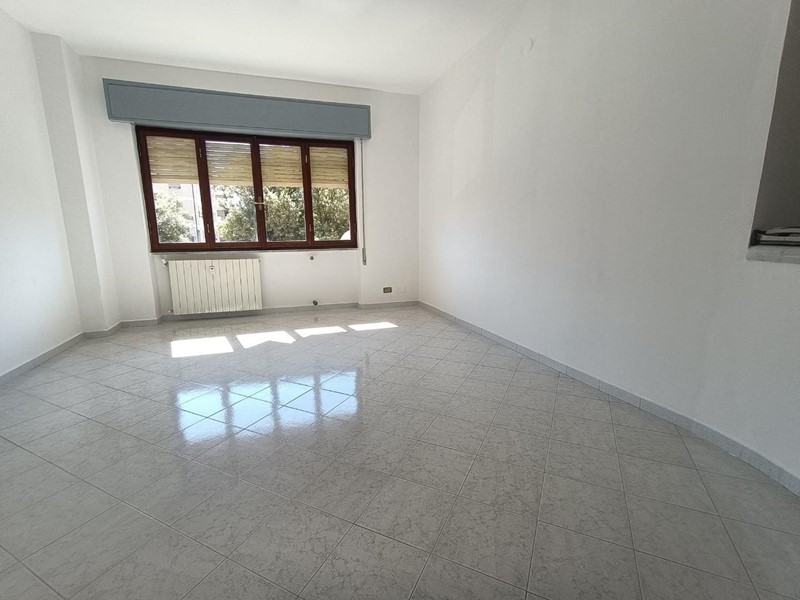 Appartamento in Vendita a Carrara, zona Avenza, 182'000€, 116 m²