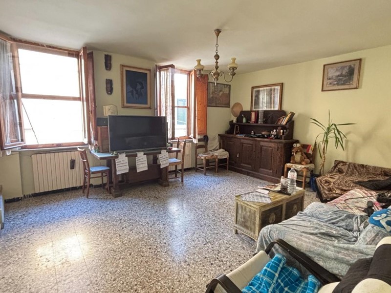 Casa Indipendente in Vendita a Cascina, 195'000€, 215 m², arredato, con Box