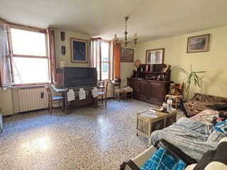 Casa Indipendente in Vendita a Cascina, 195'000€, 215 m², arredato, con Box