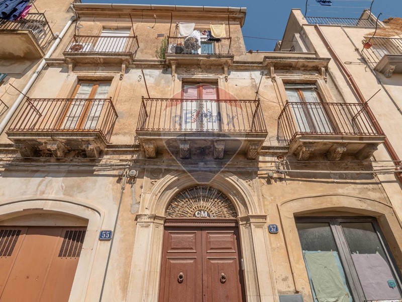 Casa Semi Indipendente in Vendita a Caltagirone, 23'000€, 168 m²