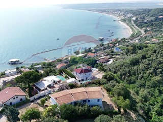 Villetta a schiera in Vendita a Rocca San Giovanni, 280'000€, 141 m²