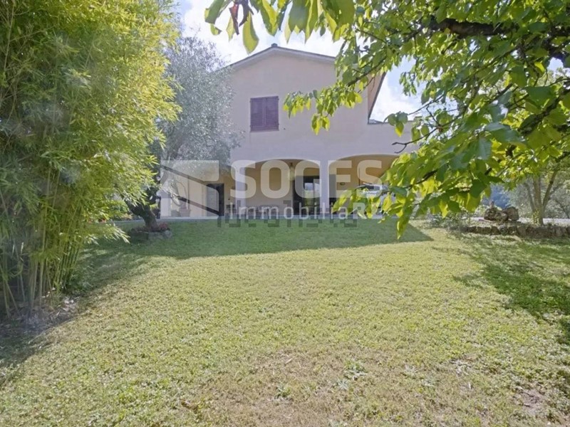 Villa in Vendita a Figline e Incisa Valdarno, 490'000€, 360 m²