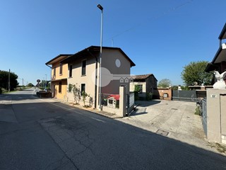 Casa Indipendente in Vendita a Leno, 69'000€, 63 m²