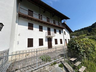 Casa Semi Indipendente in Vendita a Lamon, 49'000€, 250 m²