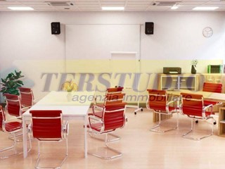Ufficio in Affitto a Lecco, 1'300€, 110 m²