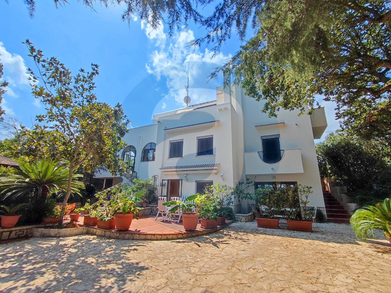 Trilocale in Vendita a Castellana Grotte, 150'000€, 127 m²