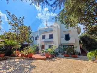 Trilocale in Vendita a Castellana Grotte, 150'000€, 127 m²