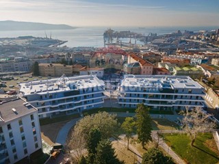 Trilocale in Vendita a Trieste, 385'000€, 137 m², con Box