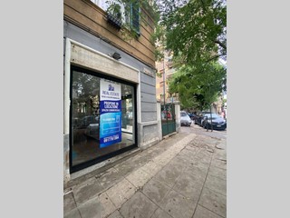 Negozio in Affitto a Palermo, 2'000€, 60 m²