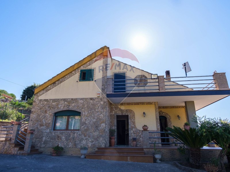 Villa in Vendita a Piazza Armerina, 260'000€, 152 m²