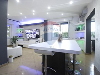 Casa Indipendente in Vendita a Bressana Bottarone, 1'200'000&euro;, 230 m²