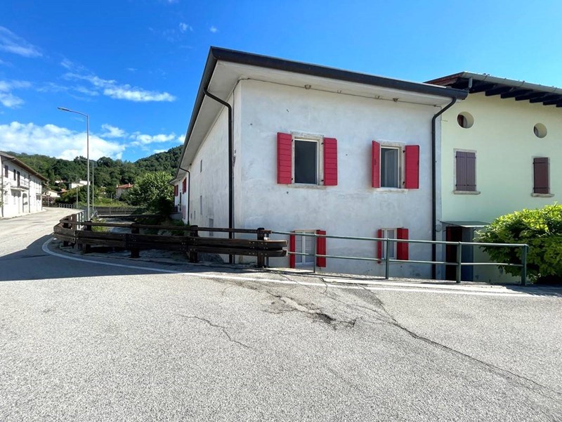 Villetta a schiera in Vendita a Fanna, 68'000€, 182 m²