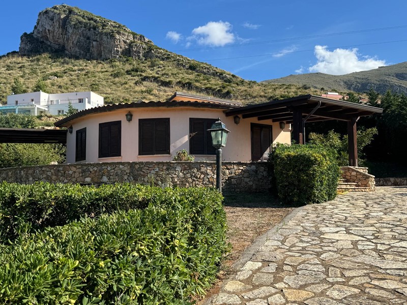Villa in Affitto a Castellammare del Golfo, 1'500€, 130 m²