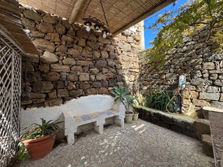 Quadrilocale in Affitto a Pantelleria, 1'500€, 125 m²