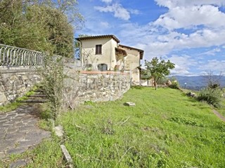 Villa in Vendita a Figline e Incisa Valdarno, 395'000€, 300 m²