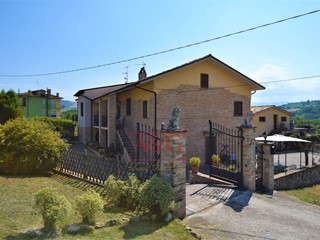 Casa Indipendente in Vendita a Servigliano, 390'000€, 330 m²