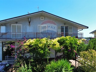 Casa Indipendente in Vendita a Lanciano, 250'000€, 355 m², con Box