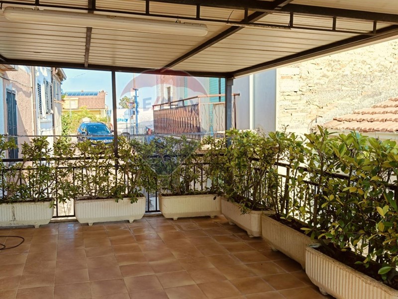 Casa Semi Indipendente in Vendita a Castel Frentano, 80'000€, 196 m²