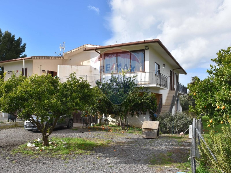 Casa Semi Indipendente in Vendita a San Cipirello, 215'000€, 215 m²