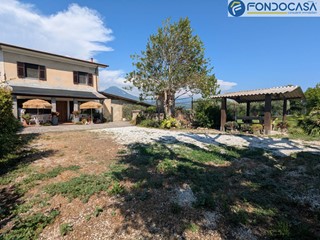 Rustico in Vendita a Pietrasanta, 348'000€, 210 m², con Box