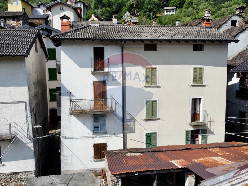 Casa Semi Indipendente in Vendita a Gurro, 32'000€, 140 m²