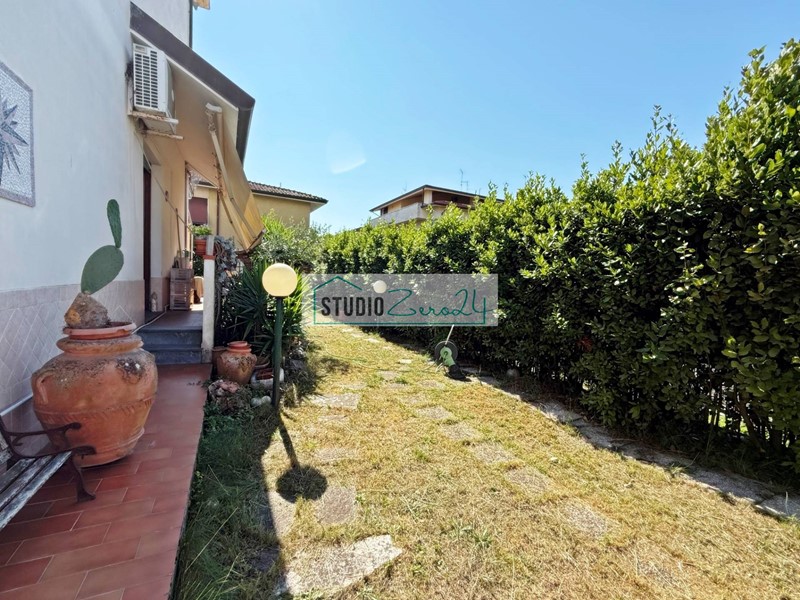 Casa Semi Indipendente in Vendita a Viareggio, 299'000€, 158 m²