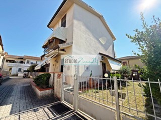 Casa Semi Indipendente in Vendita a Viareggio, 299'000€, 158 m²