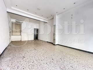 Negozio in Vendita a Marano di Napoli, 60'000€, 45 m²
