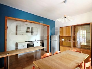 Quadrilocale in Vendita a Taviano, 93'000€, 130 m², arredato