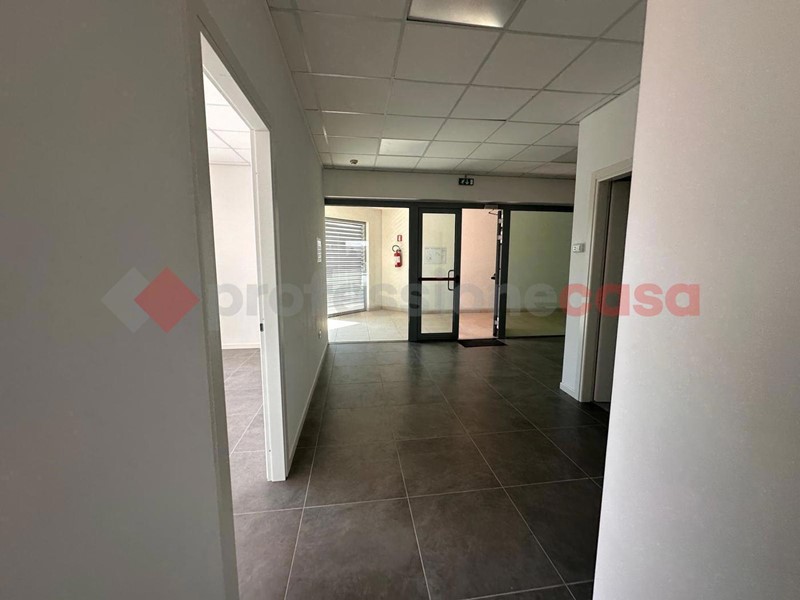 Ufficio in Vendita a Avezzano, 88'000€, 70 m²