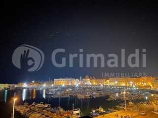 Trilocale in Affitto a Trani, 1'000€, 125 m²