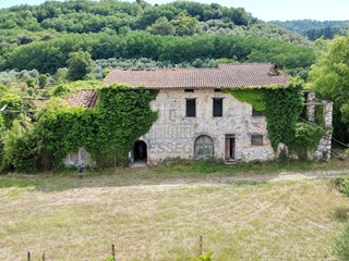 Casale in Vendita a Lucca, 1'000'000€, 600 m²