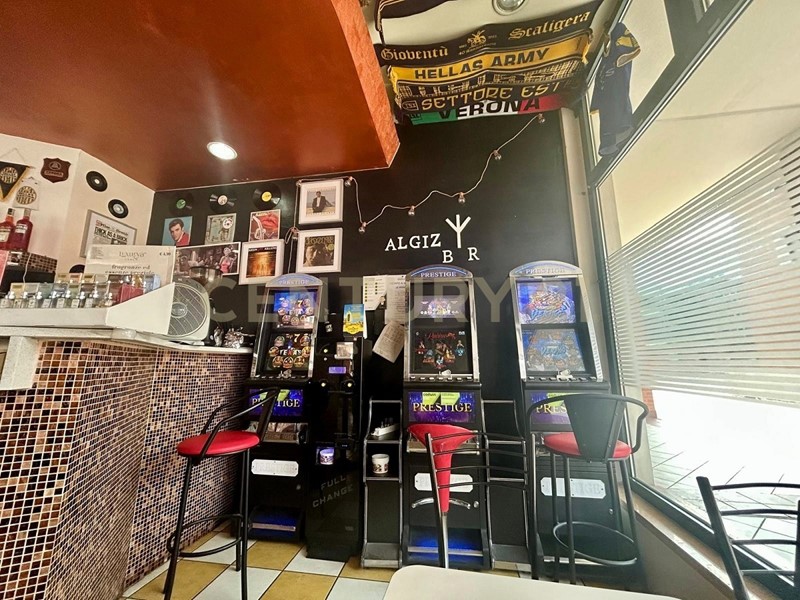 Attività commerciale in Vendita a Verona, 24'000€, 50 m², arredato