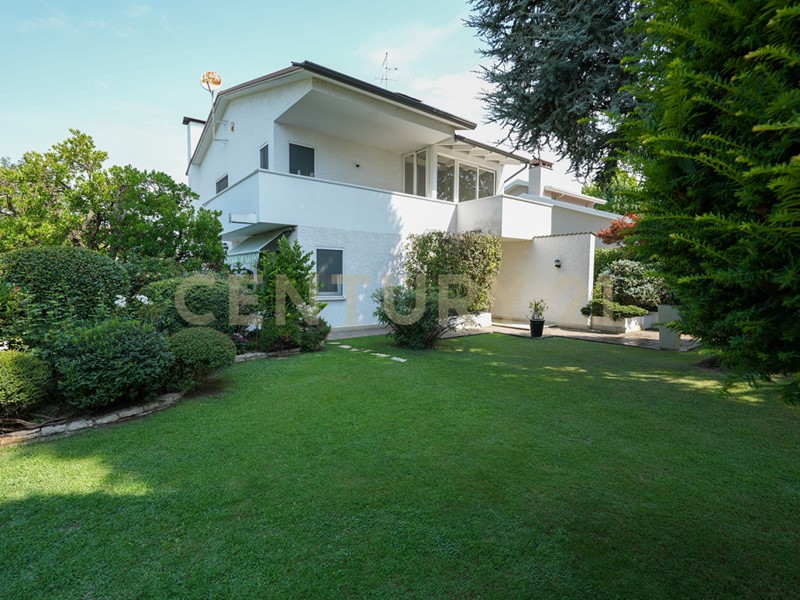 Casa Indipendente in Vendita a Legnago, 738'000€, 275 m², con Box