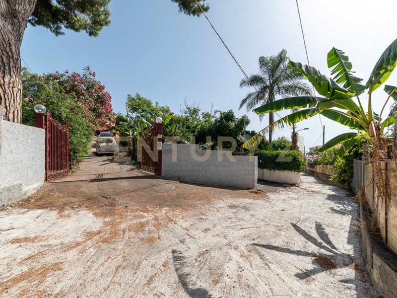 Casa Indipendente in Vendita a Riposto, 900'000€, 182 m²