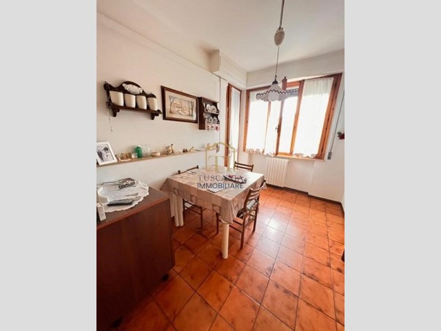 Appartamento in Vendita a Colle di Val D'Elsa, 240'000€, 100 m², arredato, con Box