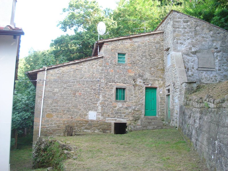 Rustico in Vendita a San Godenzo, 90'000€, 206 m²