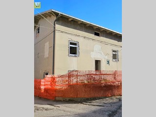 Casa Indipendente in Vendita a Teramo, 139'000€, 202 m²