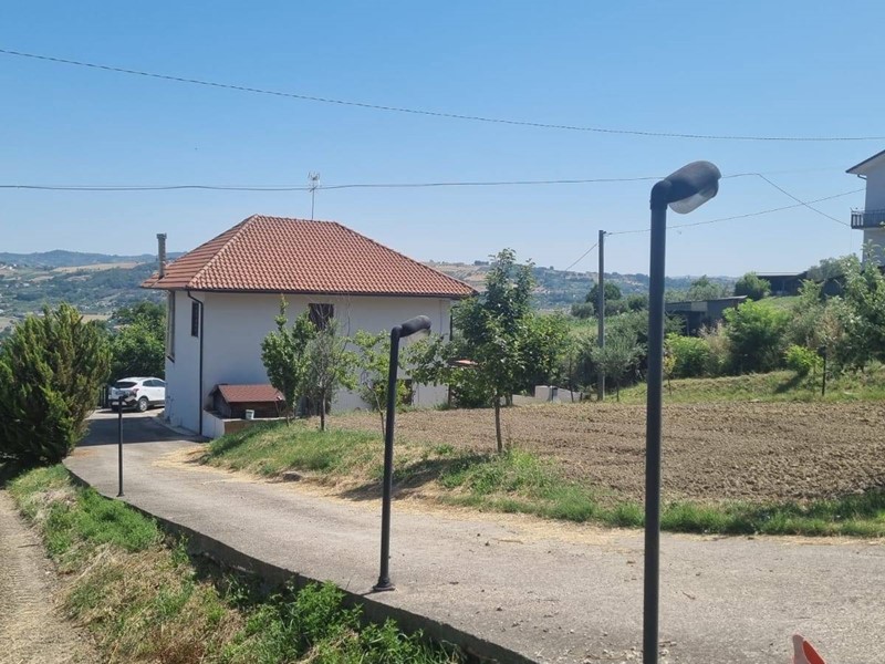 Casa Indipendente in Vendita a Melito Irpino, 99'000&euro;, 140 m²