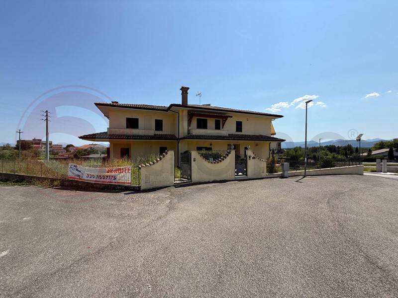 Villetta a schiera in Vendita a Colfelice, 189'000€, 240 m²