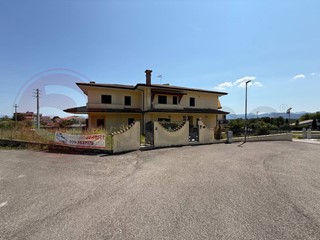 Villetta a schiera in Vendita a Colfelice, 189'000€, 240 m²