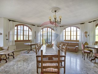 Casa Indipendente in Vendita a Bucine, 269'000€, 391 m²