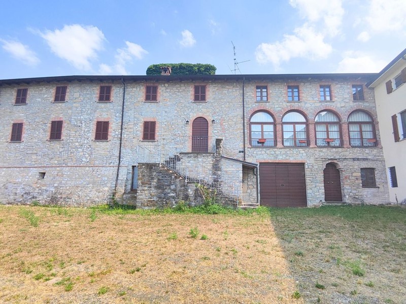 Casa Indipendente in Vendita a Rivergaro, 255'000€, 297 m², arredato