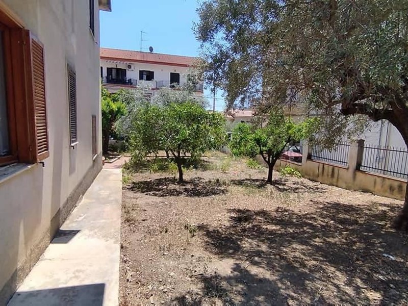 Villa in Vendita a Francavilla Marittima, 170'000€, 300 m², con Box