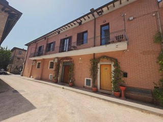 Appartamento in Vendita a Assisi, 390'000€, 215 m²