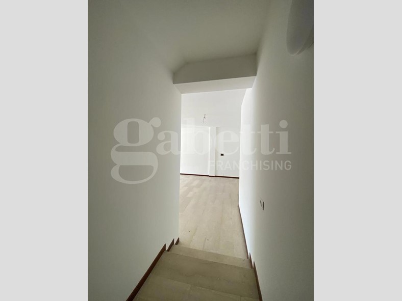 Negozio in Affitto a Rovigo, 450€, 90 m²