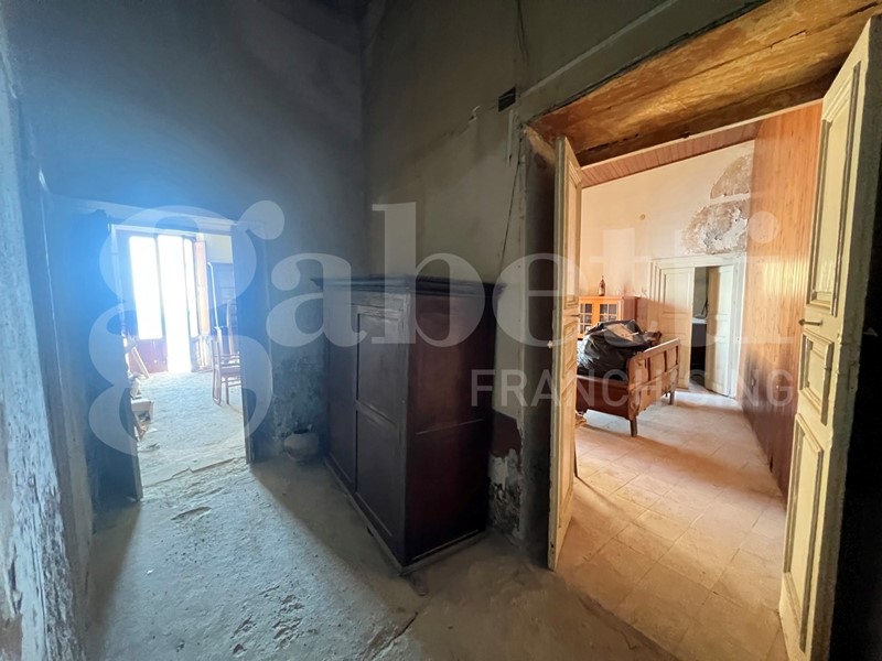 Appartamento in Vendita a Fiumefreddo Bruzio, 280'000€, 467 m²